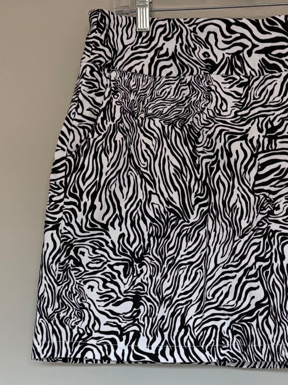 NWT Attyre Women’s Zebra Print Skort - Picture 3 of 8